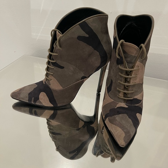 Ankle boot in camouflage patterned booties - Picture 3 of 8